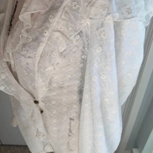 🍁 Anthropologie Cream Wrap Lace Blouse with Eyelet Fabric and Ruffle Details - Picture 3 of 4